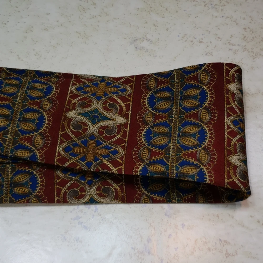 The Metropolitan Museum of Modern Art Silk tie